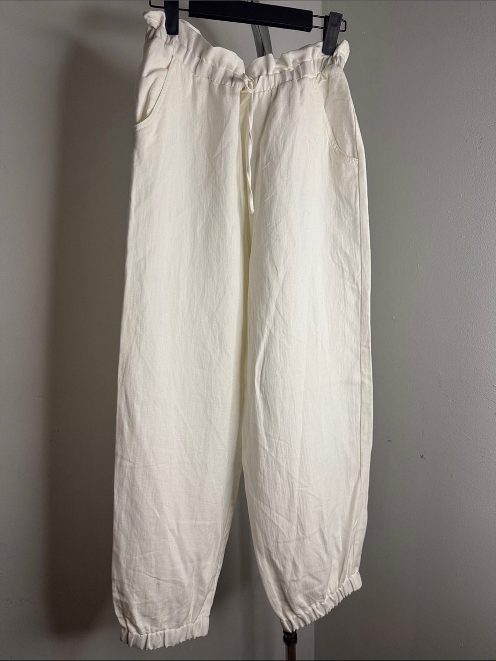NWT Zara casual white pants adjustable 
Size M
